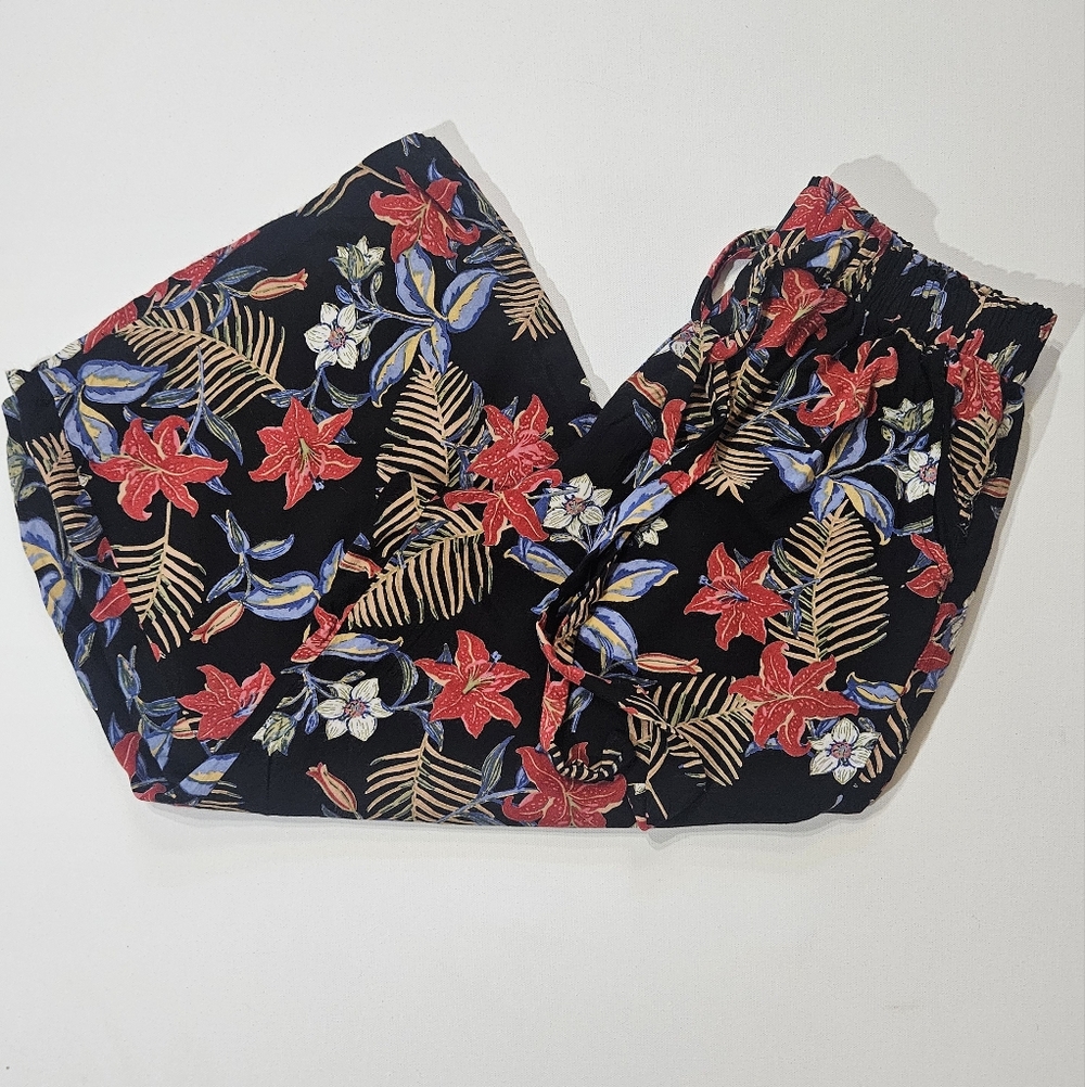 Angie High Rise Capri Pants‎ Womens Medium Black Tan Red Wide Leg Tropical Leaf